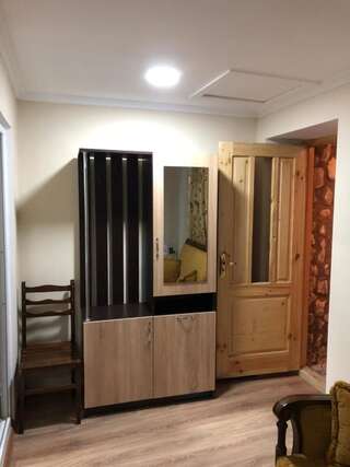 Гостевой дом Guesthouse Venera Местиа Трехместный номер Делюкс-9