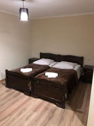 Гостевой дом Guesthouse Venera Местиа Трехместный номер Делюкс-24