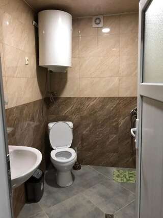 Гостевой дом Guesthouse Venera Местиа Трехместный номер Делюкс-26